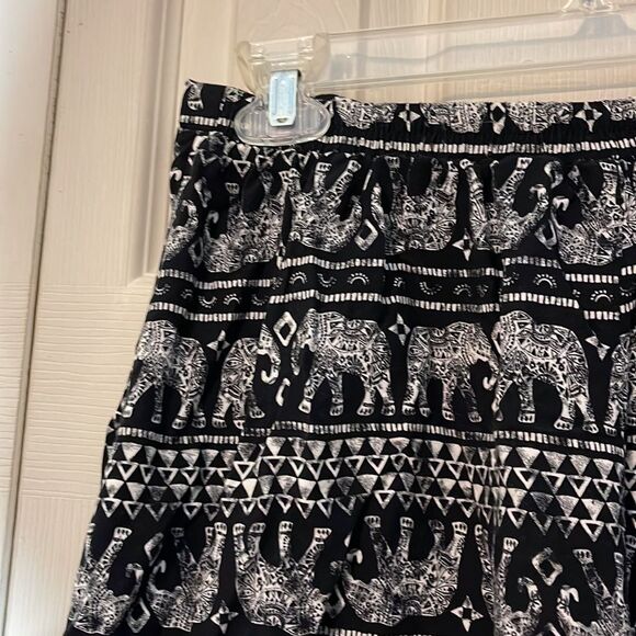 Mudd Black and White Elastic Waistband Shorts With Elephant Tribal Print Medium - Picture 9 of 14